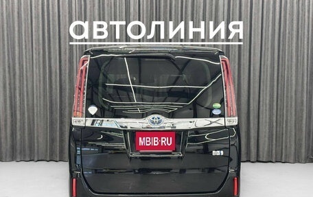 Toyota Noah III, 2020 год, 1 950 000 рублей, 6 фотография