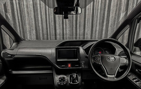 Toyota Noah III, 2020 год, 1 950 000 рублей, 12 фотография