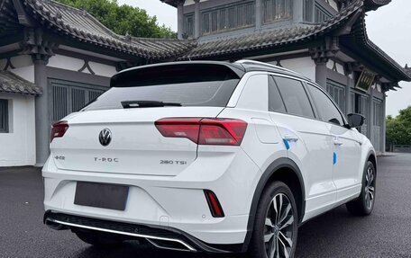 Volkswagen T-Roc I, 2023 год, 1 270 000 рублей, 6 фотография