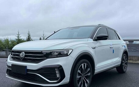 Volkswagen T-Roc I, 2023 год, 1 270 000 рублей, 3 фотография