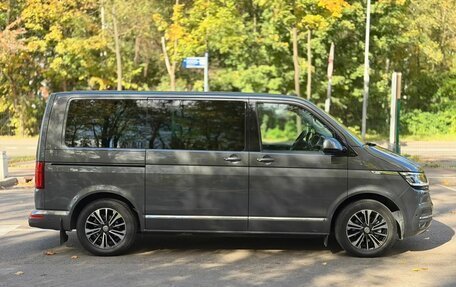 Volkswagen Multivan T6 рестайлинг, 2022 год, 8 900 000 рублей, 4 фотография