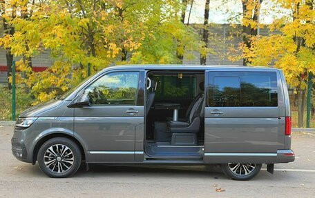 Volkswagen Multivan T6 рестайлинг, 2022 год, 8 900 000 рублей, 8 фотография