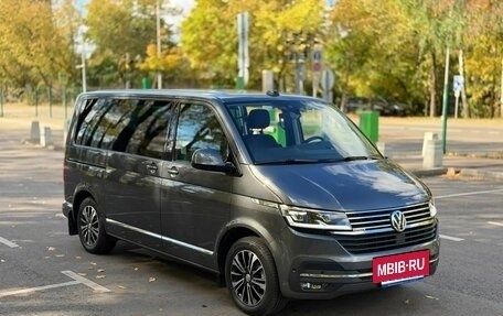 Volkswagen Multivan T6 рестайлинг, 2022 год, 8 900 000 рублей, 3 фотография