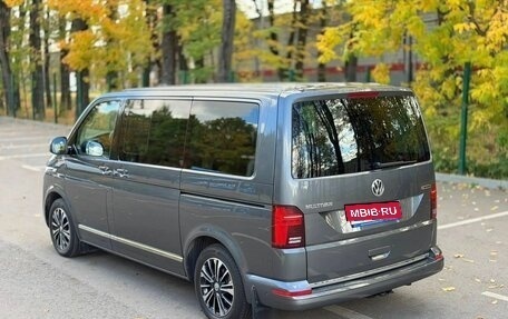Volkswagen Multivan T6 рестайлинг, 2022 год, 8 900 000 рублей, 6 фотография