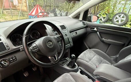 Volkswagen Touran III, 2012 год, 1 250 000 рублей, 13 фотография