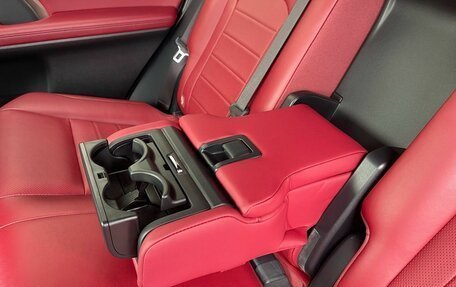 Lexus RX IV рестайлинг, 2017 год, 4 500 000 рублей, 9 фотография
