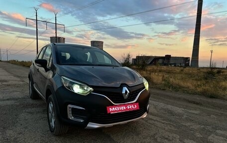 Renault Kaptur I рестайлинг, 2017 год, 1 050 000 рублей, 2 фотография