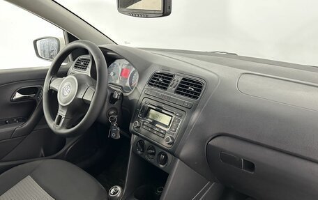Volkswagen Polo VI (EU Market), 2011 год, 690 000 рублей, 20 фотография