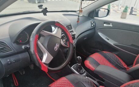Hyundai Solaris II рестайлинг, 2012 год, 750 000 рублей, 3 фотография