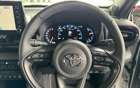 Toyota Yaris Cross, 2023 год, 1 650 000 рублей, 12 фотография