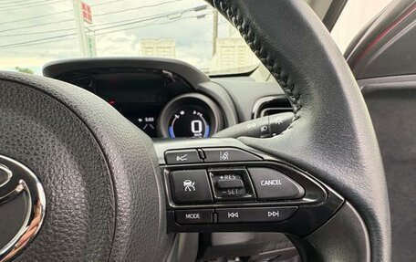 Toyota Yaris Cross, 2023 год, 1 650 000 рублей, 13 фотография