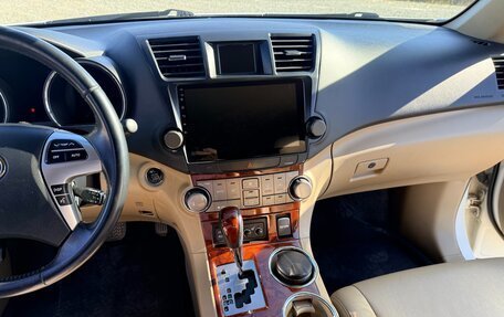 Toyota Highlander III, 2011 год, 2 700 000 рублей, 4 фотография