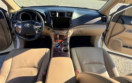 Toyota Highlander III, 2011 год, 2 700 000 рублей, 3 фотография