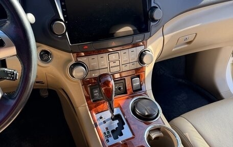 Toyota Highlander III, 2011 год, 2 700 000 рублей, 6 фотография