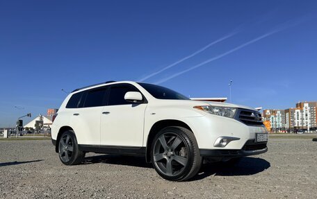 Toyota Highlander III, 2011 год, 2 700 000 рублей, 21 фотография