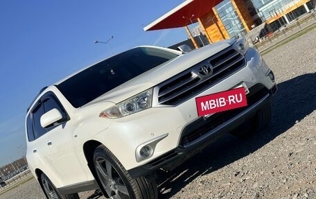 Toyota Highlander III, 2011 год, 2 700 000 рублей, 20 фотография