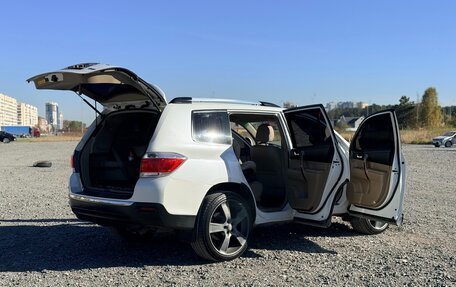 Toyota Highlander III, 2011 год, 2 700 000 рублей, 30 фотография