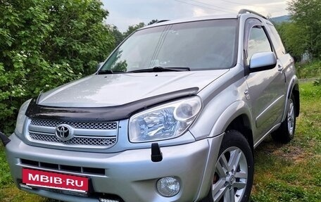 Toyota RAV4, 2003 год, 1 050 000 рублей, 2 фотография