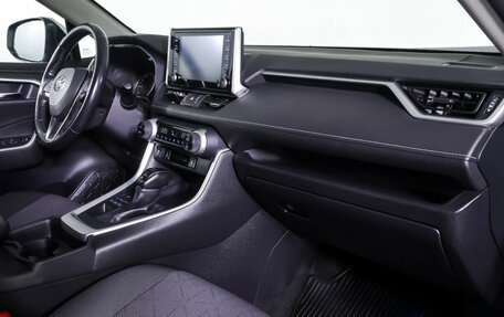 Toyota RAV4, 2020 год, 3 190 000 рублей, 10 фотография