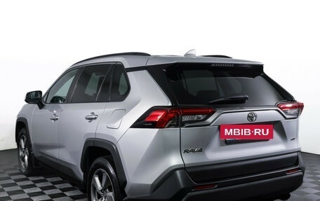 Toyota RAV4, 2020 год, 3 190 000 рублей, 7 фотография