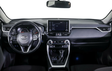 Toyota RAV4, 2020 год, 3 190 000 рублей, 12 фотография