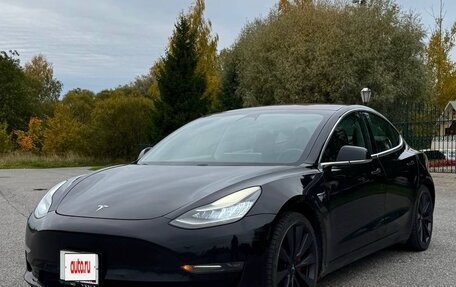 Tesla Model 3 I, 2018 год, 2 800 000 рублей, 1 фотография