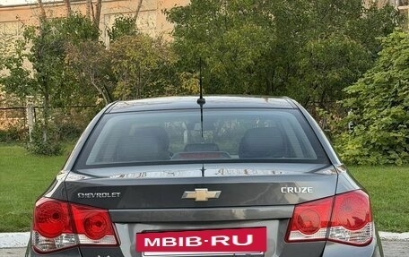 Chevrolet Cruze II, 2010 год, 699 000 рублей, 3 фотография