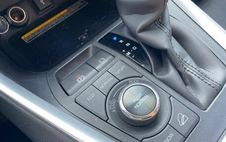 Toyota RAV4, 2021 год, 3 100 000 рублей, 17 фотография