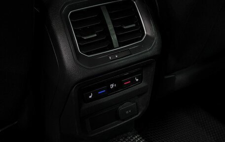 Volkswagen Tiguan II, 2017 год, 2 080 000 рублей, 17 фотография