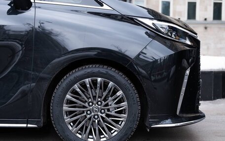 Lexus LM, 2024 год, 18 000 000 рублей, 2 фотография