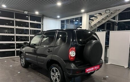Chevrolet Niva I рестайлинг, 2018 год, 693 000 рублей, 5 фотография