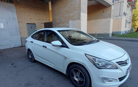 Hyundai Solaris II рестайлинг, 2015 год, 620 000 рублей, 2 фотография