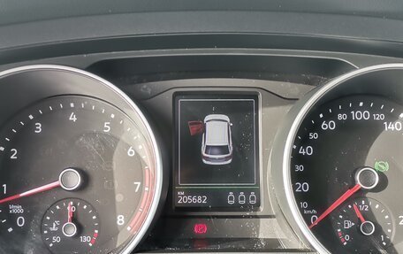 Volkswagen Tiguan II, 2019 год, 2 070 000 рублей, 13 фотография