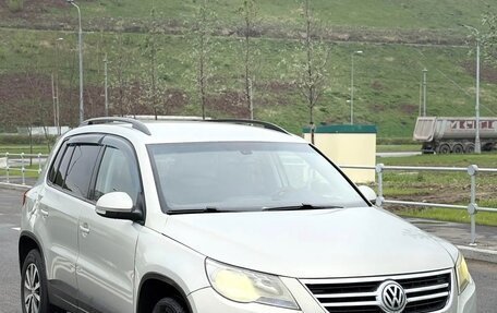 Volkswagen Tiguan I, 2010 год, 1 000 000 рублей, 2 фотография