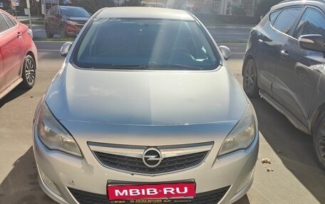 Opel Astra J, 2011 год, 470 000 рублей, 1 фотография