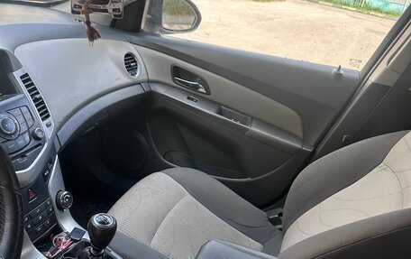 Chevrolet Cruze II, 2010 год, 570 000 рублей, 8 фотография