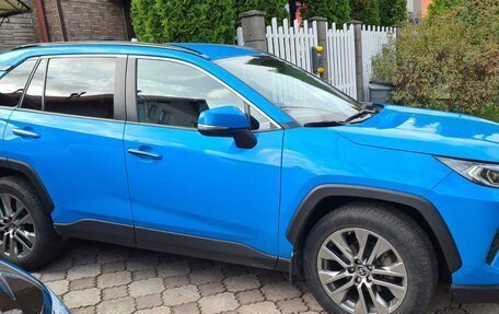Toyota RAV4, 2021 год, 3 100 000 рублей, 3 фотография
