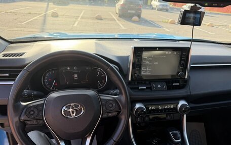 Toyota RAV4, 2021 год, 3 100 000 рублей, 5 фотография