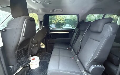 Peugeot Traveller I, 2019 год, 2 298 000 рублей, 1 фотография