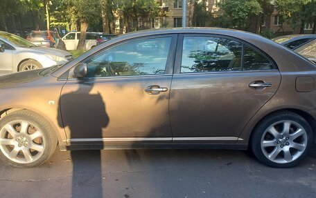 Toyota Avensis III рестайлинг, 2004 год, 550 000 рублей, 24 фотография