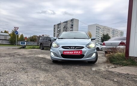 Hyundai Solaris II рестайлинг, 2013 год, 1 050 000 рублей, 2 фотография