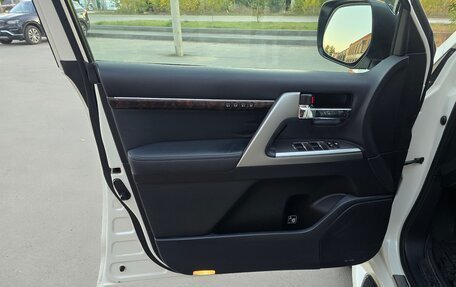 Toyota Land Cruiser 200, 2015 год, 4 980 000 рублей, 21 фотография