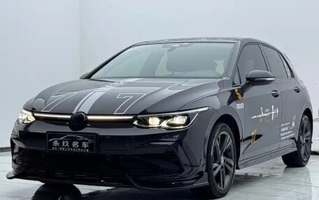 Volkswagen Golf VIII, 2024 год, 2 400 000 рублей, 1 фотография