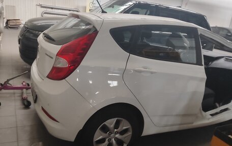 Hyundai Solaris II рестайлинг, 2015 год, 310 000 рублей, 1 фотография