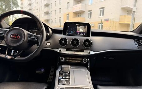 KIA Stinger I, 2018 год, 2 000 000 рублей, 9 фотография