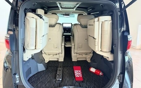 Toyota Alphard, 2023 год, 5 100 000 рублей, 12 фотография