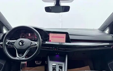Volkswagen Golf VIII, 2024 год, 2 400 000 рублей, 7 фотография