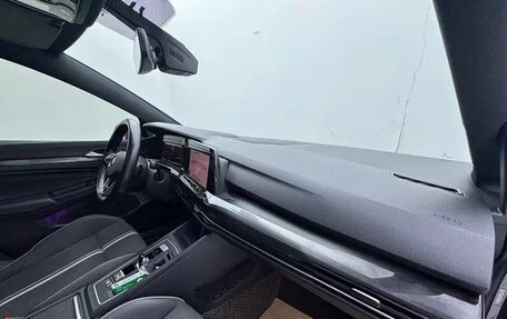 Volkswagen Golf VIII, 2024 год, 2 400 000 рублей, 15 фотография
