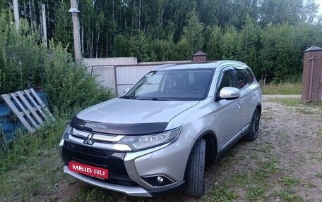Mitsubishi Outlander III рестайлинг 3, 2015 год, 2 200 000 рублей, 1 фотография