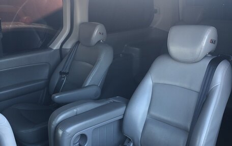 Hyundai Grand Starex Grand Starex I рестайлинг 2, 2016 год, 2 300 000 рублей, 13 фотография